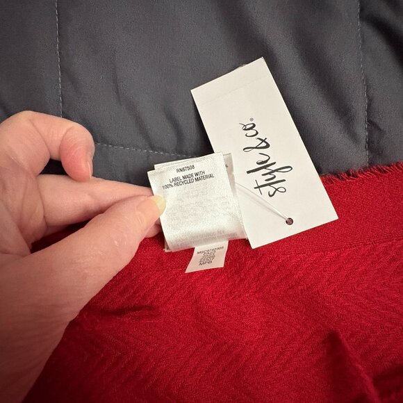 Style & Co. Red Textured Winter Scarf with Fringe Trim - NWT - Picture 8 of 10